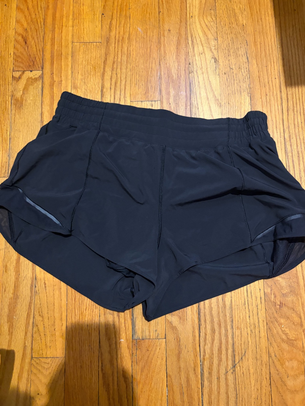 Women’s running shorts with pockets and drawstring